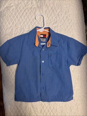 Tommy Hilfiger Blue Short-Sleeve Button-Down Shirt with Orange Collar Accent